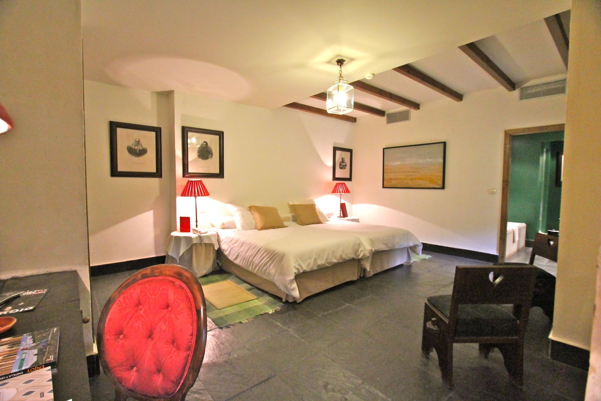 Posada Real Castillo Del Buen Amor Topas Экстерьер фото