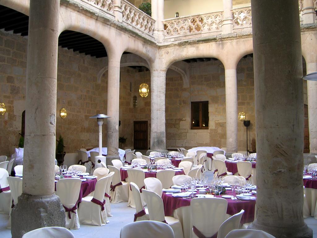 Posada Real Castillo Del Buen Amor Topas Ресторан фото