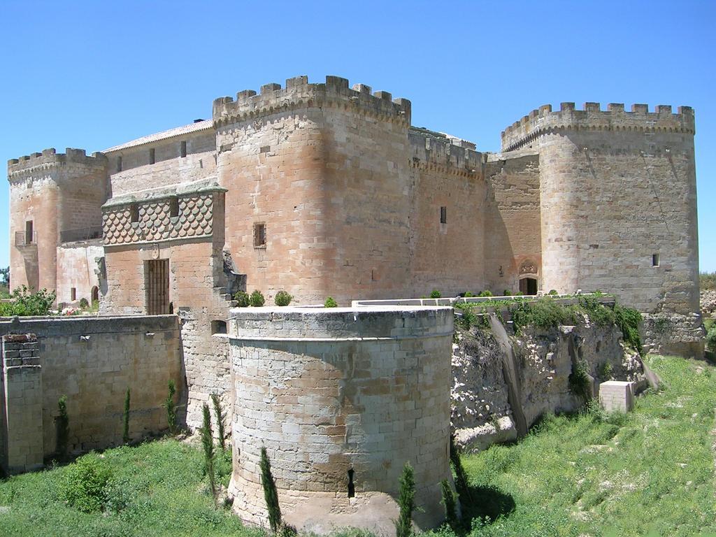 Posada Real Castillo Del Buen Amor Topas Экстерьер фото
