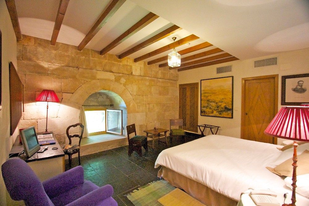 Posada Real Castillo Del Buen Amor Topas Экстерьер фото
